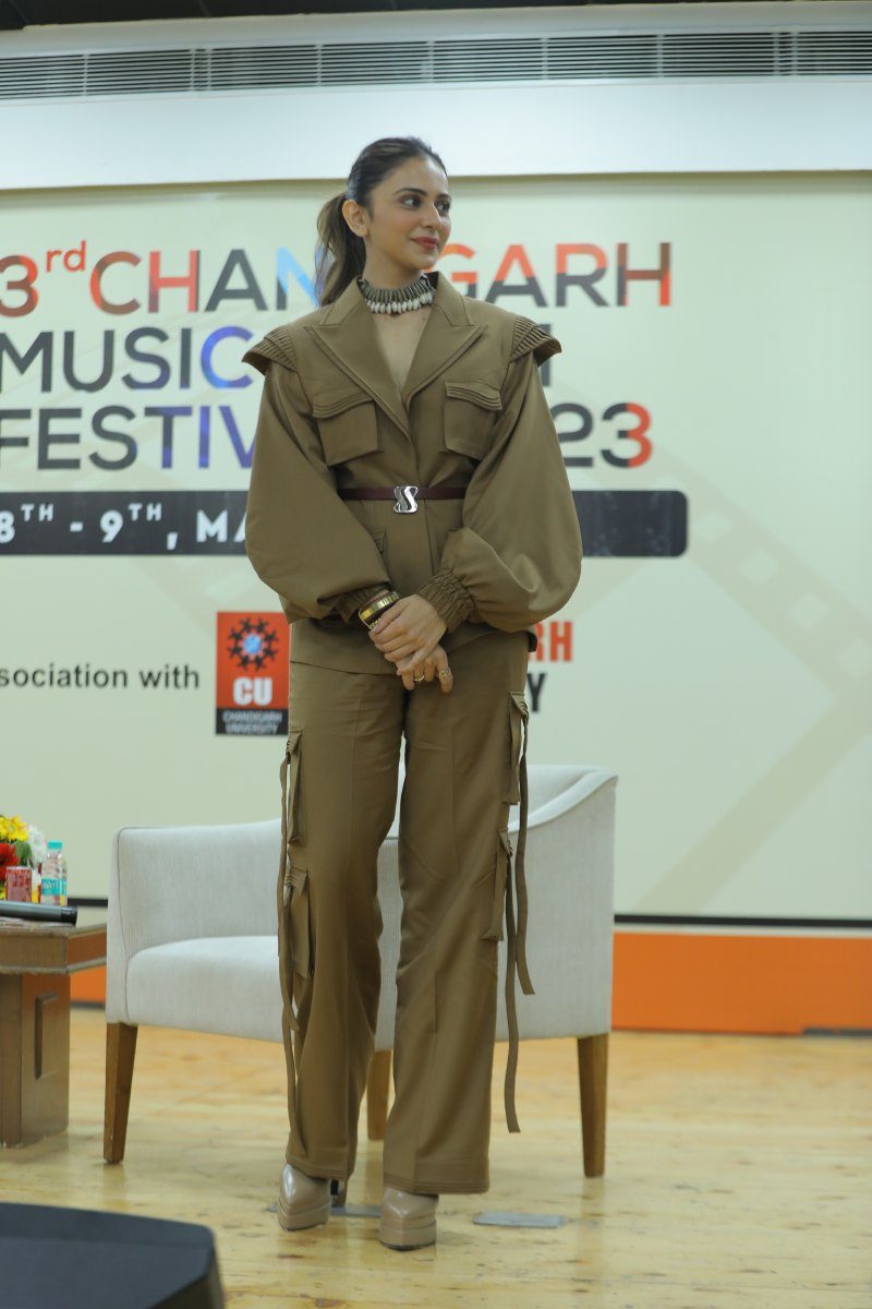 Featured artist on stage